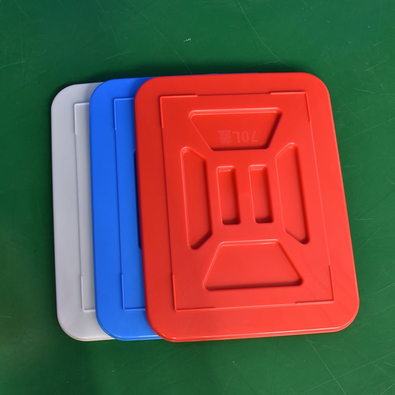 Rezervor de apă din plastic pentru acvacultură, PE, turnare prin injecție, rezistent, compatibil cu capac și cu opțiune de roți; dimensiuni interne 950×720×660 mm; grosime perete 4 mm; sarcină 50 kg; greutate netă 9,8 kg