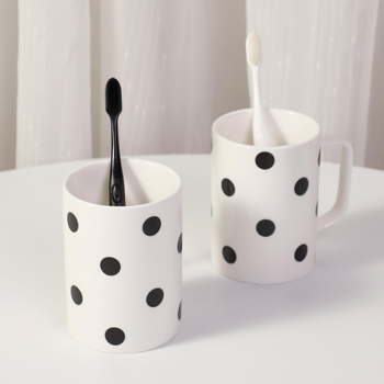 Keramička čašica za četkicu i ispiranje usta s točkastim uzorkom za parove, namijenjena studentskom domu