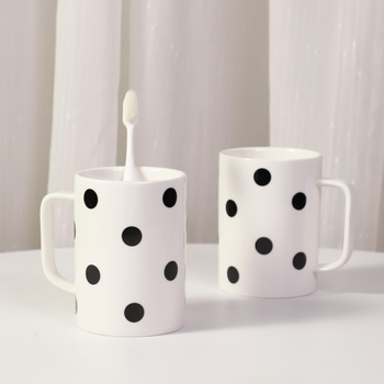 Keramička čašica za četkicu i ispiranje usta s točkastim uzorkom za parove, namijenjena studentskom domu