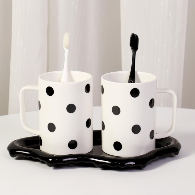 Keramička čašica za četkicu i ispiranje usta s točkastim uzorkom za parove, namijenjena studentskom domu