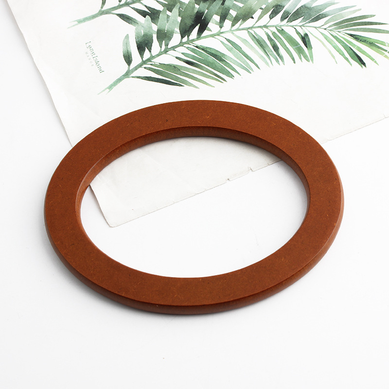 Πλεκτή τσάντα από μαλλί με ξύλινο δαχτυλίδι σε σχήμα κύκλου – εθνο-αγροτικό στυλ