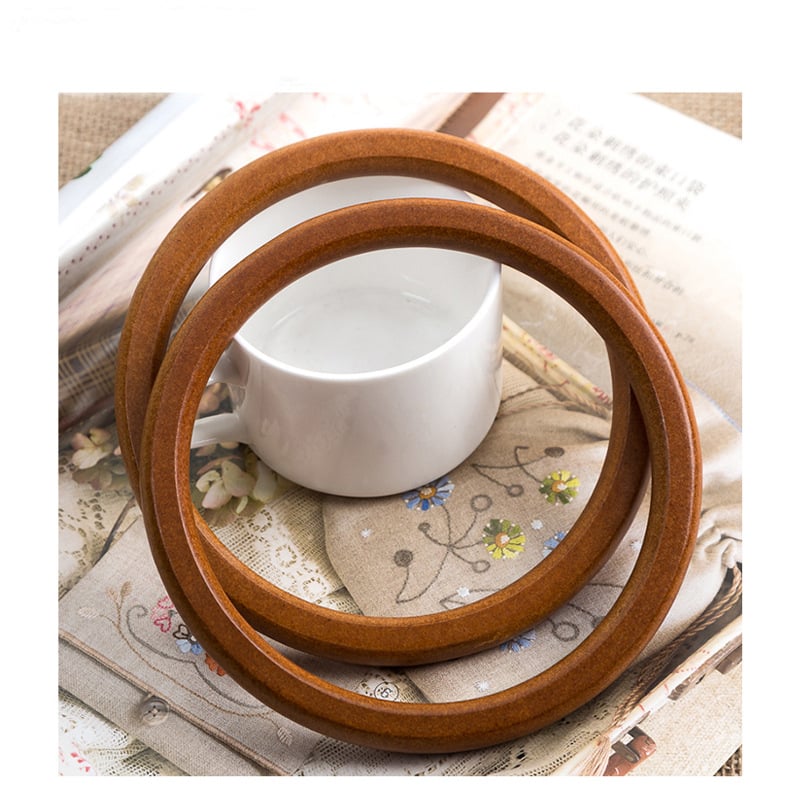 Πλεκτή τσάντα από μαλλί με ξύλινο δαχτυλίδι σε σχήμα κύκλου – εθνο-αγροτικό στυλ