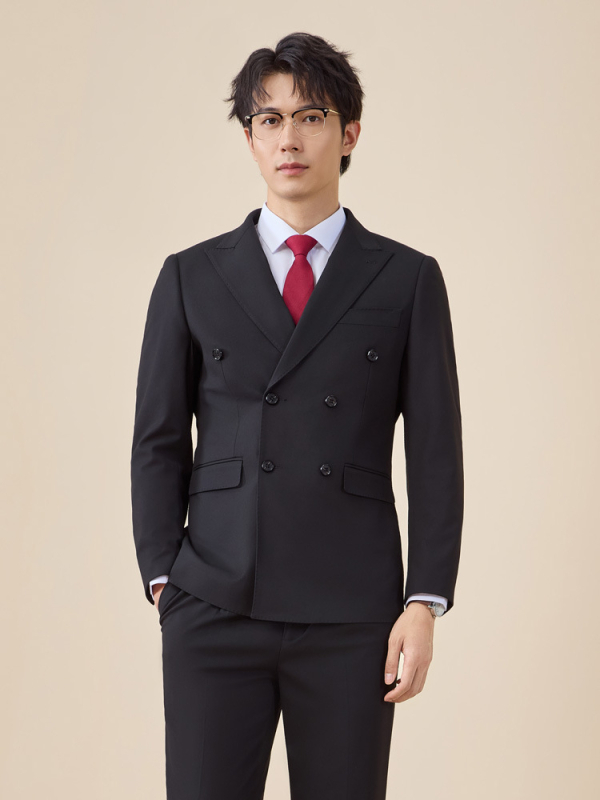 Мъжки двуредов костюм, тясна кройка, плосък ревер, заден централен разрез, полиестерова материя 67,8%