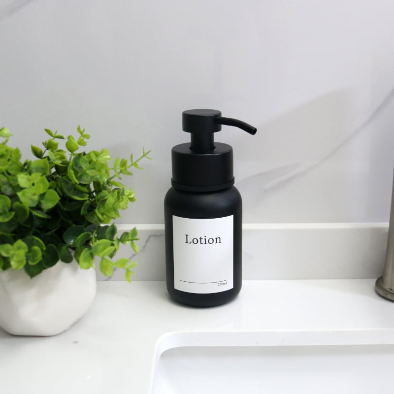 Zidni stakleni dozator tekućine (prazna boca) za šampon, gel za tuširanje i sredstvo za dezinfekciju ruku — luksuzan kupaonski dodatak