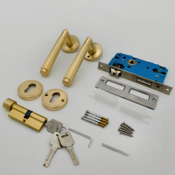 Tiha dijeljena brava za unutarnja drvena vrata s aluminijskom ručkom — model 08-777, marka Super Classic, stil moderni minimalistički