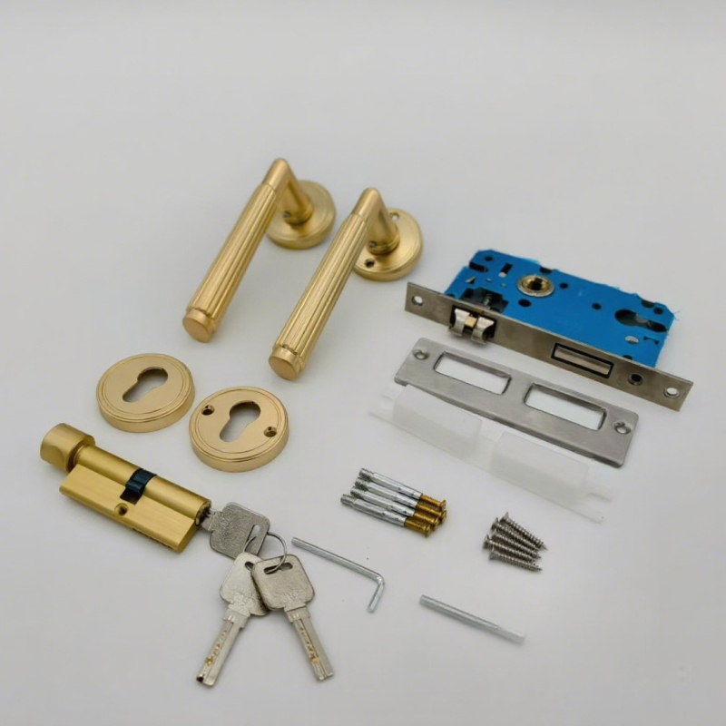 Tiha dijeljena brava za unutarnja drvena vrata s aluminijskom ručkom — model 08-777, marka Super Classic, stil moderni minimalistički