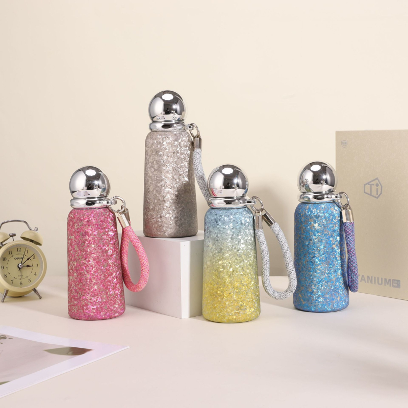 Tiszta titánból készült szigetelt pohár, titán héj, vákuum szigetelés 6–12 óra, csavaros kupak