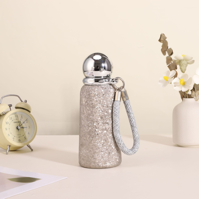 Tiszta titánból készült szigetelt pohár, titán héj, vákuum szigetelés 6–12 óra, csavaros kupak