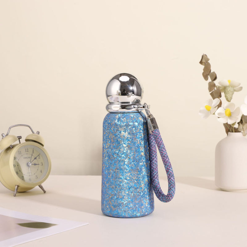 Tiszta titánból készült szigetelt pohár, titán héj, vákuum szigetelés 6–12 óra, csavaros kupak