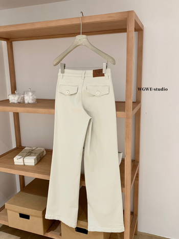 Ženske traperice s visokim strukom, ravni kroj s blagim proširenjem na kraju, denim, 95% pamuka