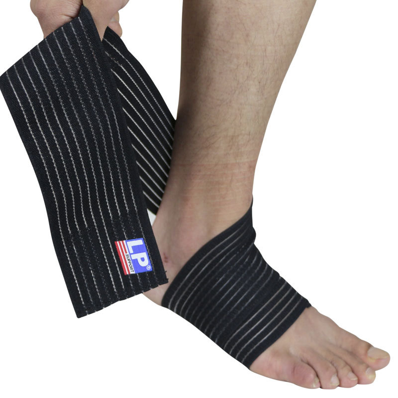 Gležanjska ortoza za košarku sa samoljepljivim elastičnim zavojem, prozračan dizajn (poliesterska vlakna; odrasli; košarka; zaštita gležnja)