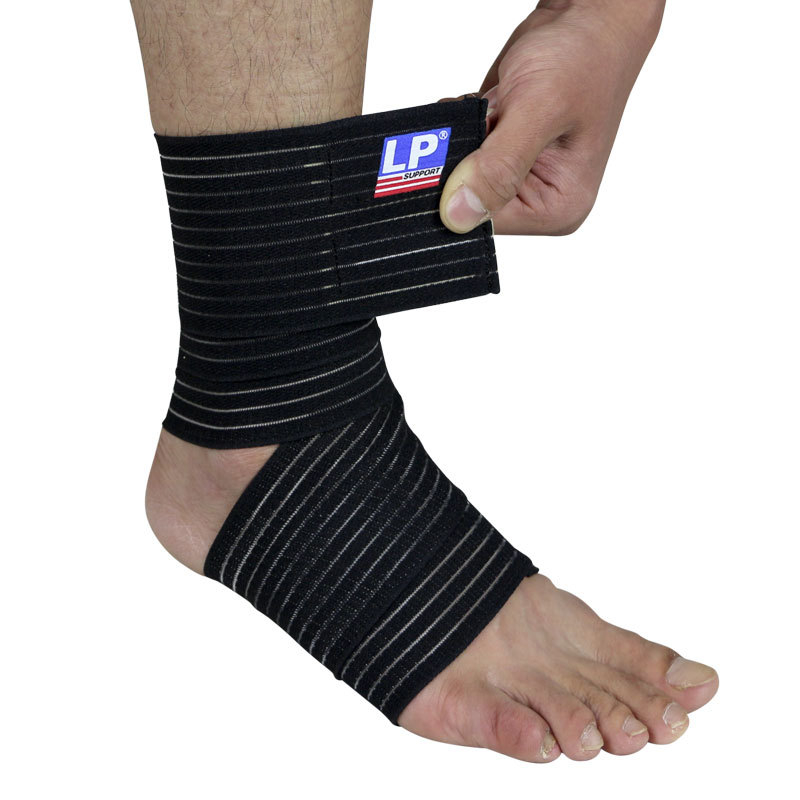 Gležanjska ortoza za košarku sa samoljepljivim elastičnim zavojem, prozračan dizajn (poliesterska vlakna; odrasli; košarka; zaštita gležnja)