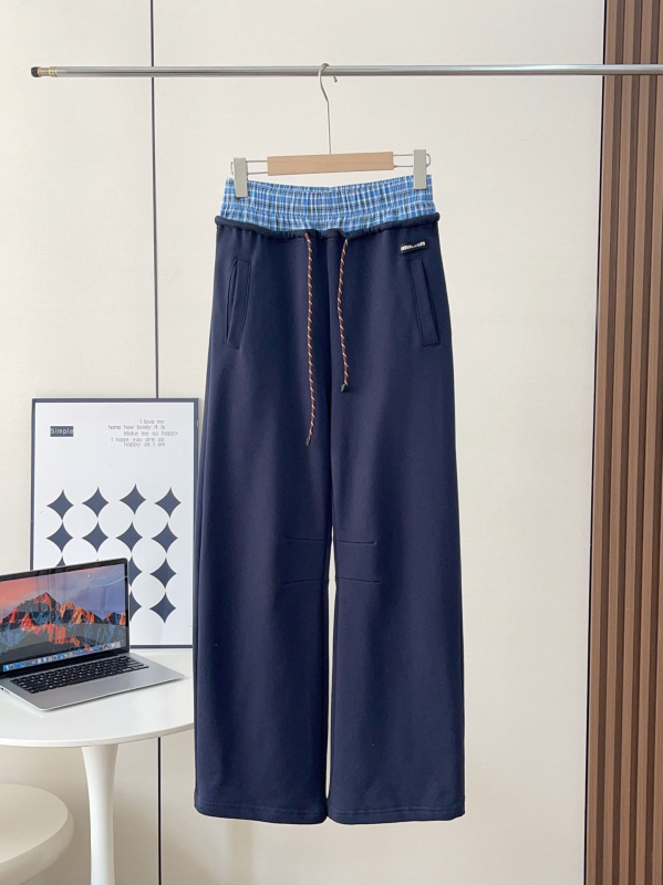 Ženske ravne hlače visokog struka, karirani uzorak, pamuk–elastan smjesa, lagani materijal, 70-80% pamuk, <30% elastan, jesen 2025