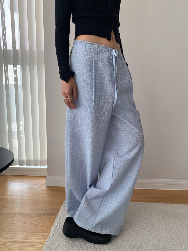 Casual hlače širokih nogavica, niska struka, pamuk-poliester smjesa (50-70% pamuk / 30-50% poliester), mikroelastičnost, Ljeto 2025