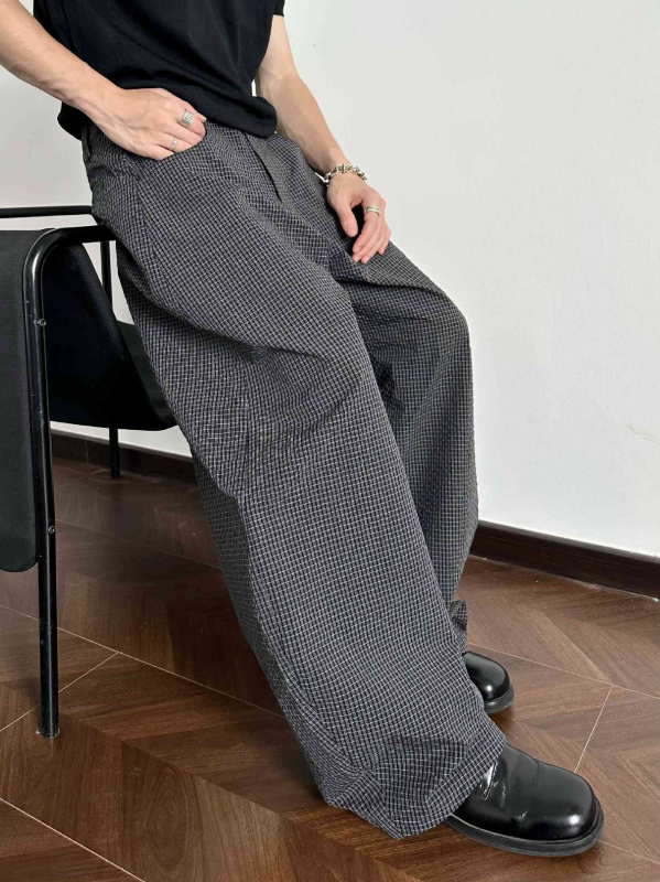 Muške casual hlače, slobodan kroj, srednji struk, mikroelastičnost, mješavina poliestera i viskoze (89,1% poliestera / 10,9% viskoze) Ljeto