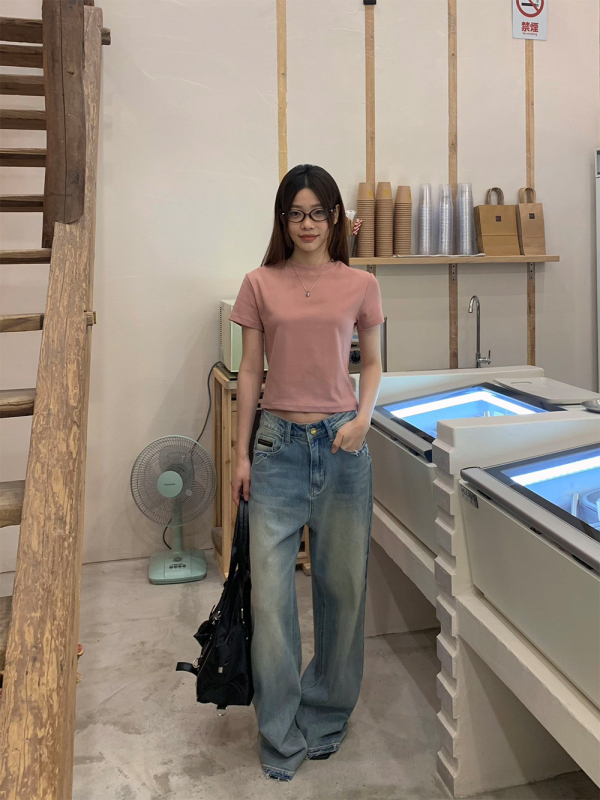 Ženske traperice od denima, visoki struk, široke nogavice, poderani detalji i patchwork, proljeće 2025