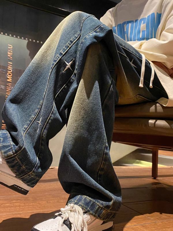 Muške traperice od denima, ravne, slobodno široke nogavice, pamuk-denim 30–50%, broderija, srednji pojas, zatvarač