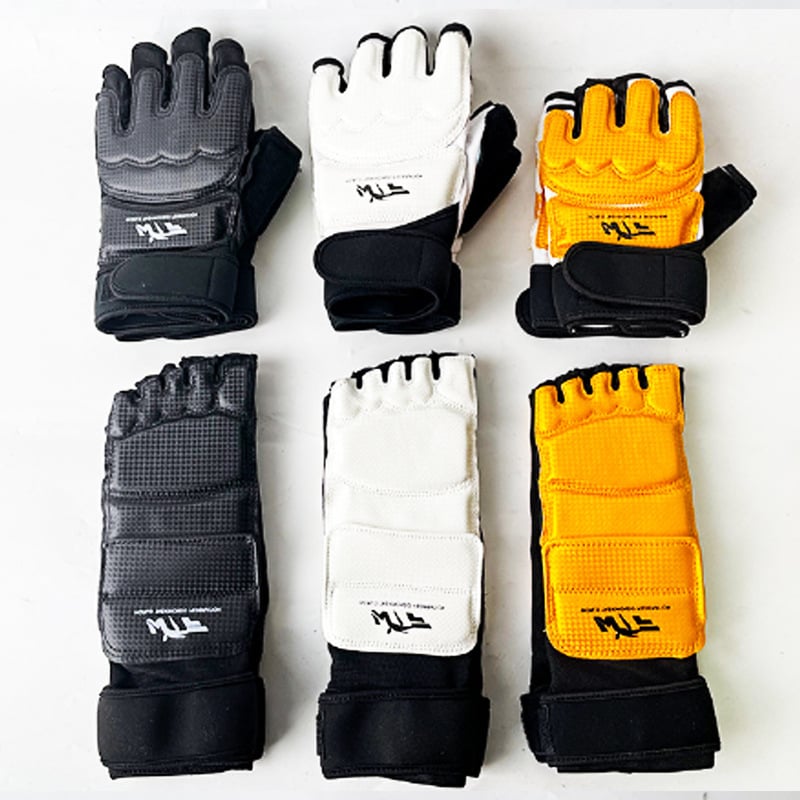 Kombinirana sportska zaštita za ruke i noge za trening – rukavice za boksa s polu prstima; zaštita dlanova i zapešća; Marka: Aocheng sports; Glavni materijal: dijamantno otporna koža na stražnjoj strani ruke + visoko kvalitetan materijal na dlanu; Pogodno 