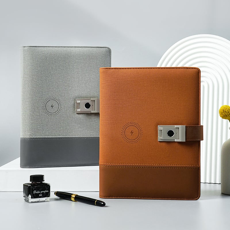 Bilježnica s podijeljenim listovima, kožnim omotom, šumski papir 80 g/m², 100 stranica