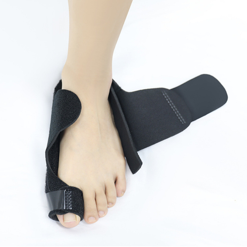 Korektor hallux valgus s odjeljivačem prstiju i fiksacijskom remenom za palac, model Hallux Valgus 01, serija Hallux Valgus, materijali: OK tkanina, neopren, lycra, aluminijska legura pločica