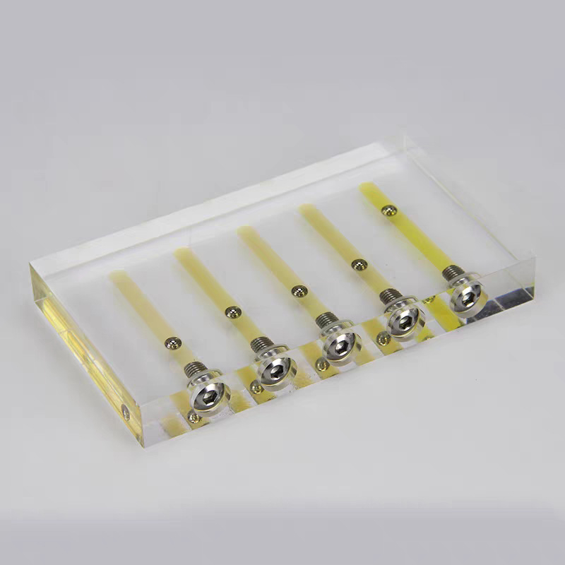 Autóolaj viszkozitás-ellenőrző és olajminőség-összehasonlító bemutató üvegállvány