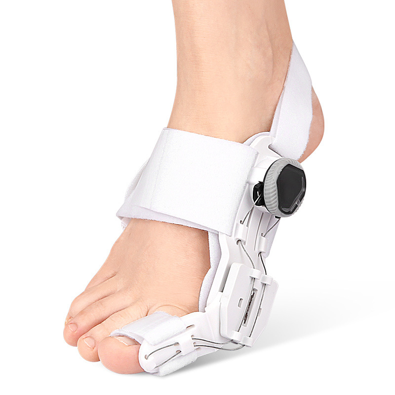 Orteza za hallux valgus s razdjelnikom prsta i podešavanjem kuta | Materijali: ABS, najlon, silikon podloga | Model: 004 | Serija: 004 | Marka: feet awake