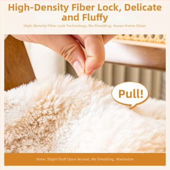 Sedacia vankúš s imitáciou zajačej srsti — Výplň: pena; Minimalistický štýl; Vhodný do obývačky, spálne, štúdia, kancelárie a jedálne; Zimná edícia 2025