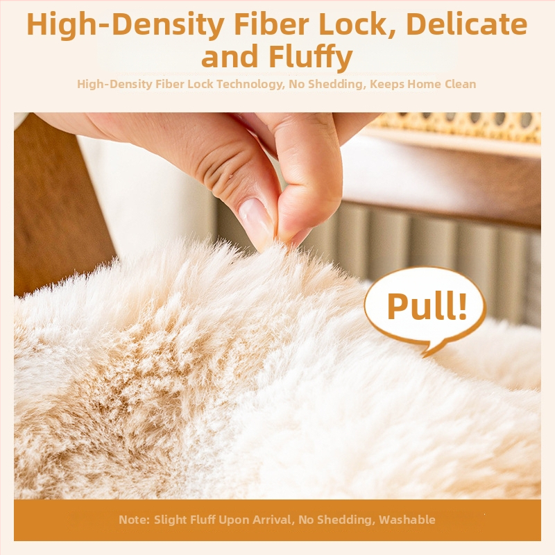 Sedacia vankúš s imitáciou zajačej srsti — Výplň: pena; Minimalistický štýl; Vhodný do obývačky, spálne, štúdia, kancelárie a jedálne; Zimná edícia 2025