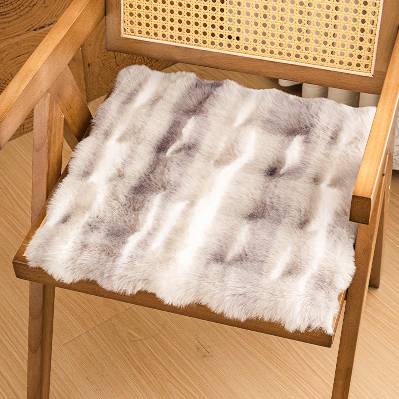 Μαξιλάρι καθίσματος — Τεχνητή γούνα κουνελιού; Γέμισμα: σφουγγάρι; Μινιμαλιστικό στυλ; Για σαλόνι, υπνοδωμάτιο, μελέτη, γραφείο και τραπεζαρία; Χειμερινή κυκλοφορία 2025