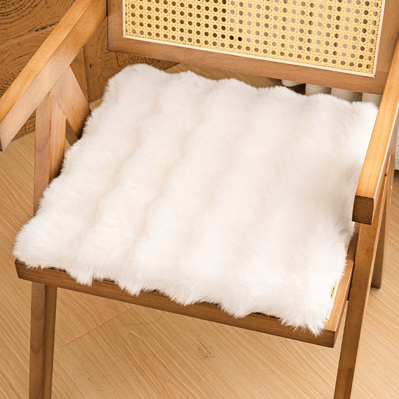 Μαξιλάρι καθίσματος — Τεχνητή γούνα κουνελιού; Γέμισμα: σφουγγάρι; Μινιμαλιστικό στυλ; Για σαλόνι, υπνοδωμάτιο, μελέτη, γραφείο και τραπεζαρία; Χειμερινή κυκλοφορία 2025