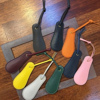 Shoehorn s PU kožnim omotom i nehrđajućim čelom, prijenosni – model 254650, jednostavan retro stil