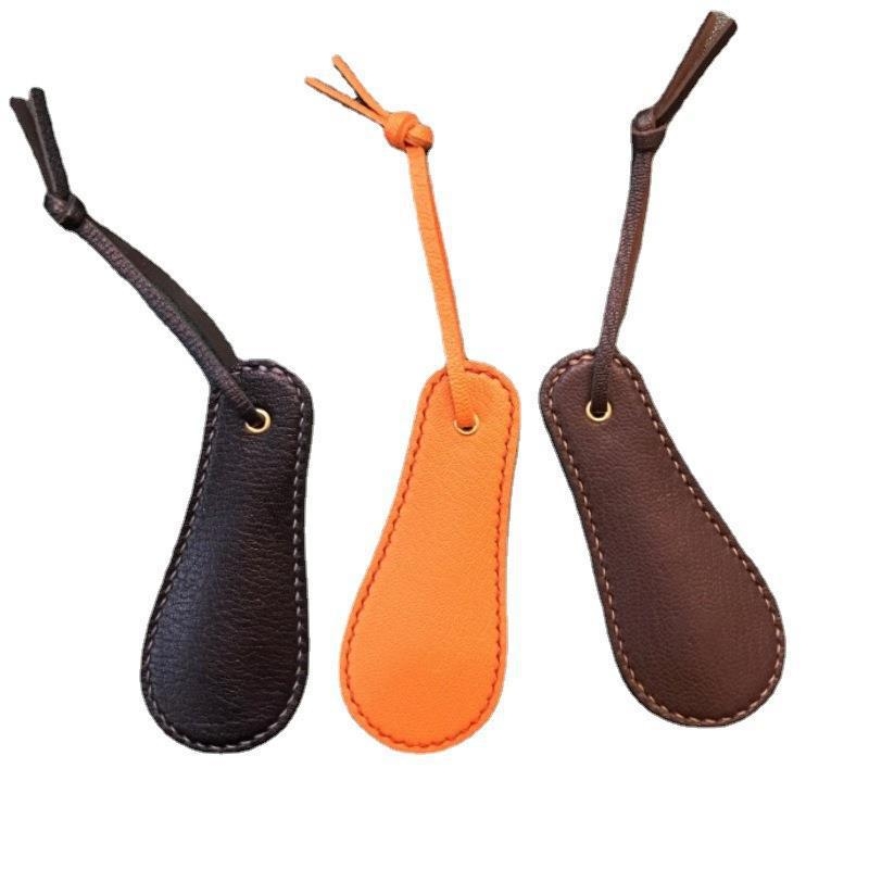 Shoehorn s PU kožnim omotom i nehrđajućim čelom, prijenosni – model 254650, jednostavan retro stil