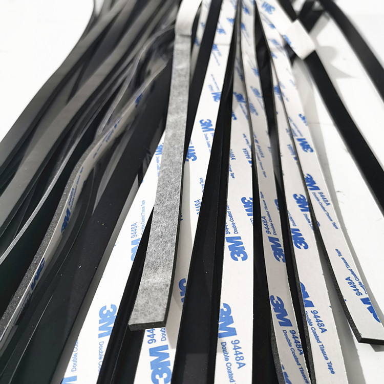 Bandă autoadezivă din cauciuc siliconic; protecție la șocuri și antiderapant pentru uși și ferestre; potrivită pentru sticlă, hardware și produse din plastic; interval de temperatură -40 la 230°C.