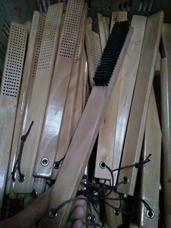 Drveni shoehorn s dugim držalom, Leamu brend, pogodan za hotelski logo