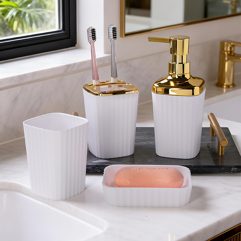 Kupaonski šestodjelni set za skladištenje, plastika; uključuje koš za otpatke, četku za zahod, pumpnu bocu, sapunicu (materijal: plastika; broj proizvoda: 100; mogućnost prilagođenog logotipa; prilagođena obrada)