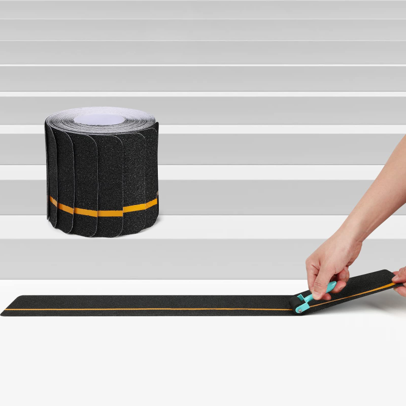 Štair protivklizna traka s PET reflektirajućim trakama – PET osnova, debljina 0.75-1.2 mm, akrilno ljepilo, temperaturni raspon -10 do 70°C, serija DZ-FGT