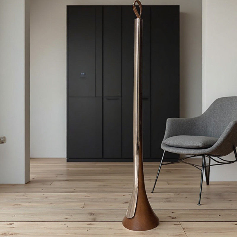 Z.a Tükörfényes rozsdamentes acélból készült önálló cipőhúzó hosszú nyéllel, előcsarnokhoz, tavasz