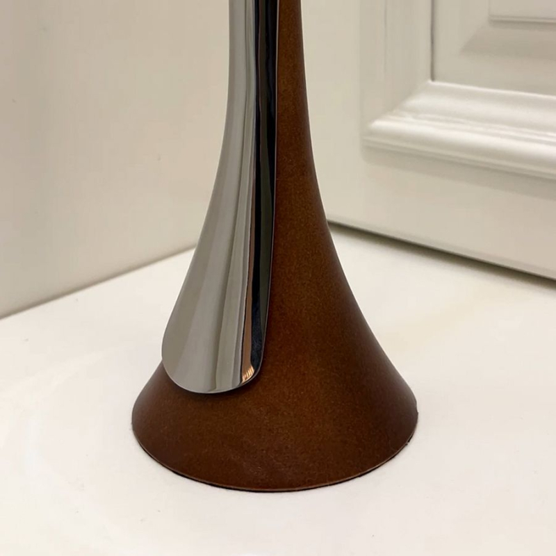 Z.a Tükörfényes rozsdamentes acélból készült önálló cipőhúzó hosszú nyéllel, előcsarnokhoz, tavasz