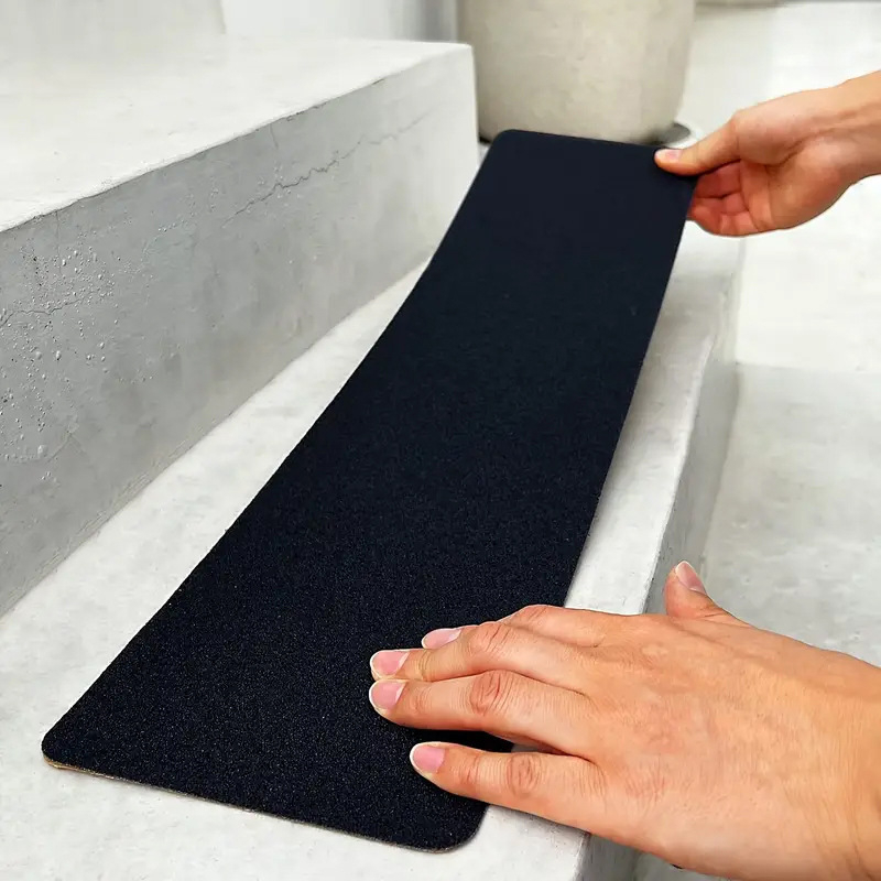 Protuklizni trak za stepenice - PVC trakica, akrilno ljepilo, vodootporna i otporna na habanje, visoka otpornost na klizanje, otisak: Watch Your Step, temperaturni raspon -40 do 120°C