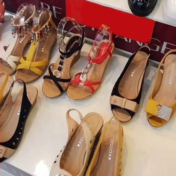 Műanyag cipőállvány, modell: cipő-támasz, stílus: masni és irodalmi retró, márka: Lanjun, alkalmas bőr cipőkhöz, bakancsokhoz és papucsokhoz