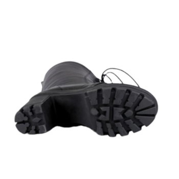 Chelsea csizmák suede felsőrésszel, gumitalppal, kerek orrú, 6–8 cm magas masszív sarok, elöl fűzős