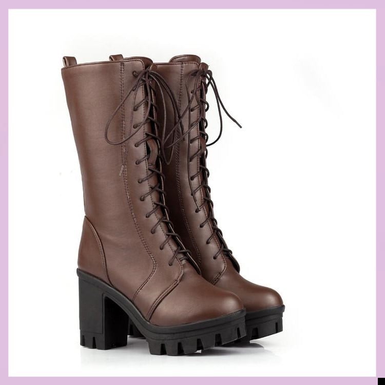 Chelsea csizmák suede felsőrésszel, gumitalppal, kerek orrú, 6–8 cm magas masszív sarok, elöl fűzős