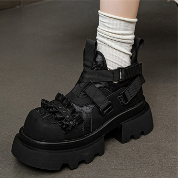 Pantofi cosplay din piele cu suprafață gravată, ghete înalte, talpă platformă 6–8 cm, talpă din poliuretan, închidere cu bretele încrucișate