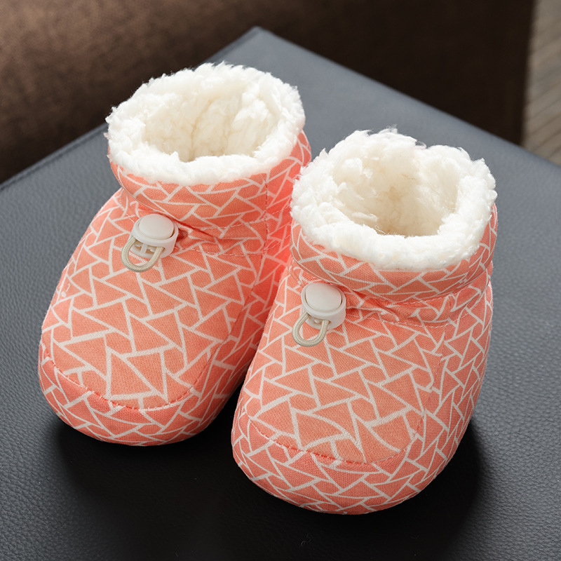 Бебешки памучни обувки и чорапи с антинадраска защита за крачетата и меки подметки, зимен сезон, с мультяшен дизайн