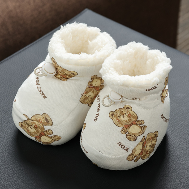 Бебешки памучни обувки и чорапи с антинадраска защита за крачетата и меки подметки, зимен сезон, с мультяшен дизайн
