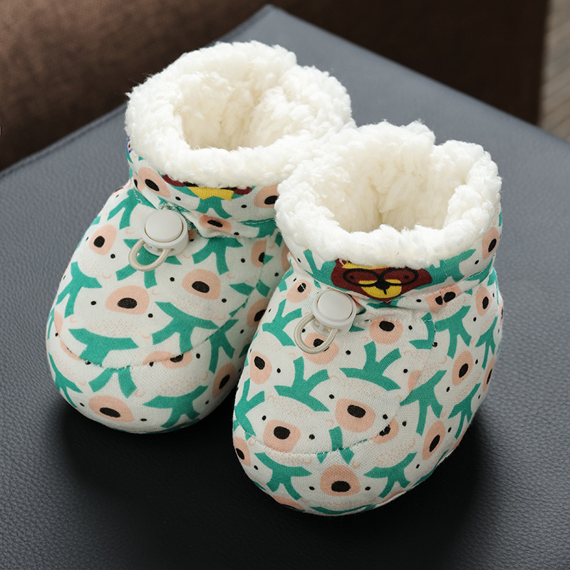 Бебешки памучни обувки и чорапи с антинадраска защита за крачетата и меки подметки, зимен сезон, с мультяшен дизайн