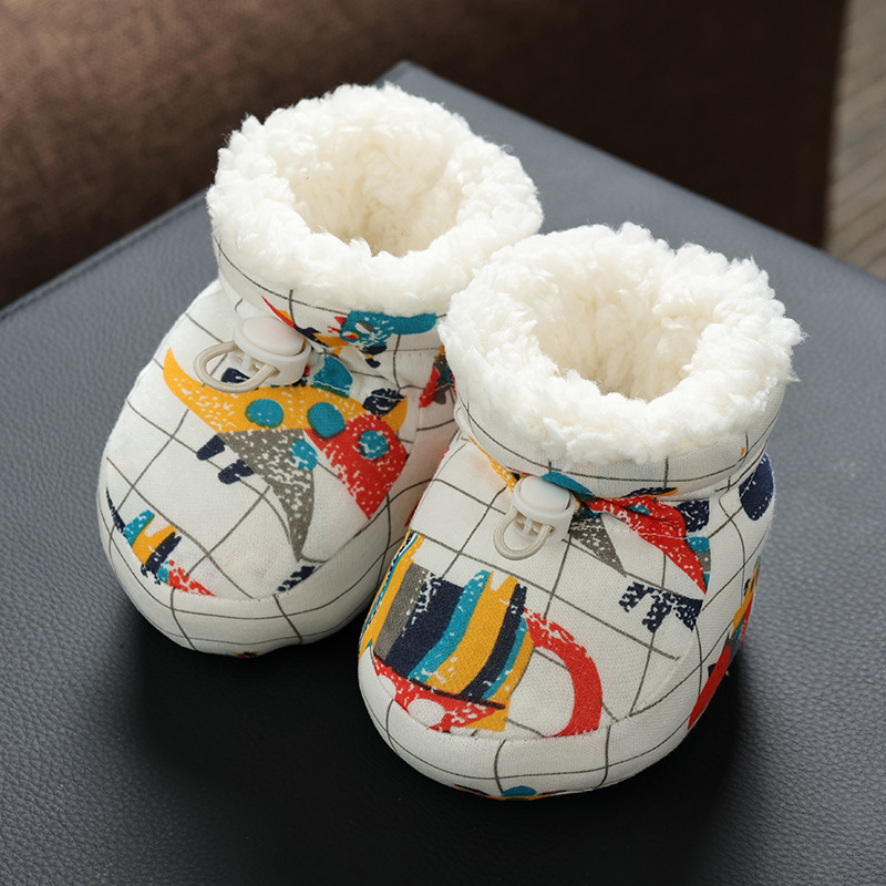 Бебешки памучни обувки и чорапи с антинадраска защита за крачетата и меки подметки, зимен сезон, с мультяшен дизайн