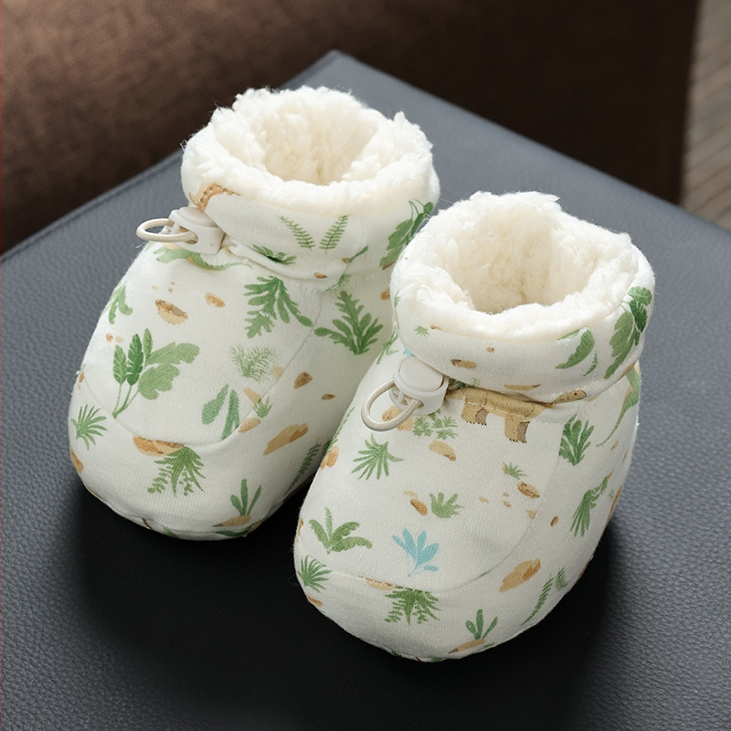 Dojčenské bavlnené topánky a ponožky s ochranou proti poškriabaniu a mäkkou podrážkou, s cartoon dizajnom, na zimu