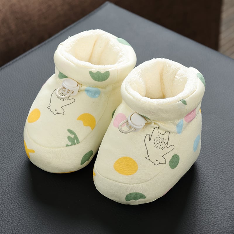 Бебешки памучни обувки и чорапи с антинадраска защита за крачетата и меки подметки, зимен сезон, с мультяшен дизайн