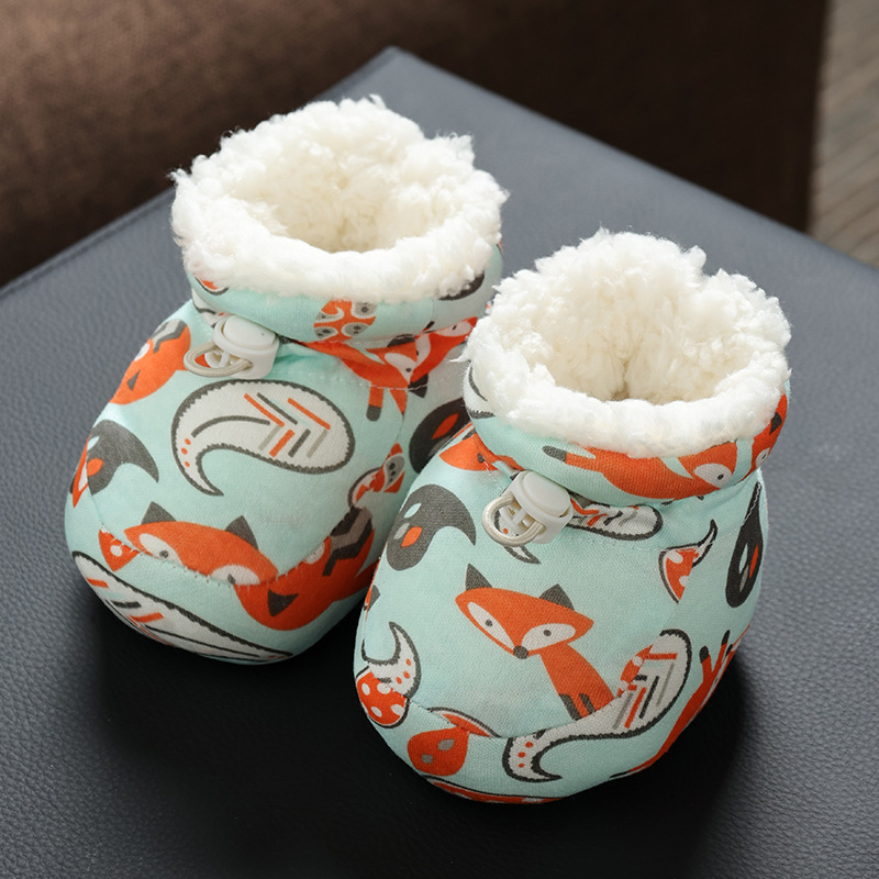 Бебешки памучни обувки и чорапи с антинадраска защита за крачетата и меки подметки, зимен сезон, с мультяшен дизайн